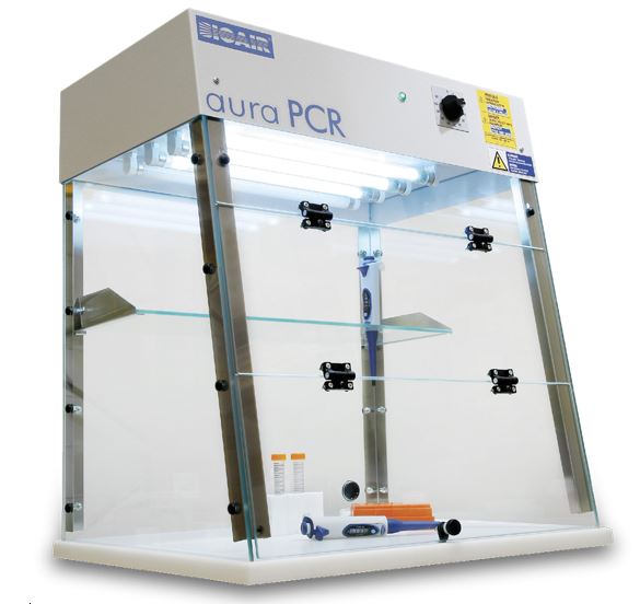 תא AURA PCR מתוצרת BioAir, איטליה, לטיפול בדוגמאות המיועדות לשכפול במכשיר PCR.